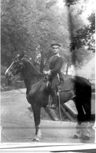 Sergeant Klerner auf Pferd